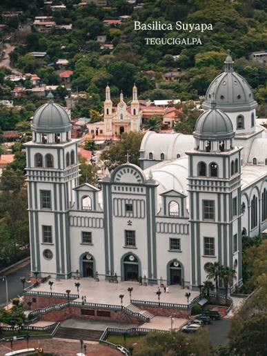 Vista aérea de la Basílica de Suyapa en Tegucigalpa