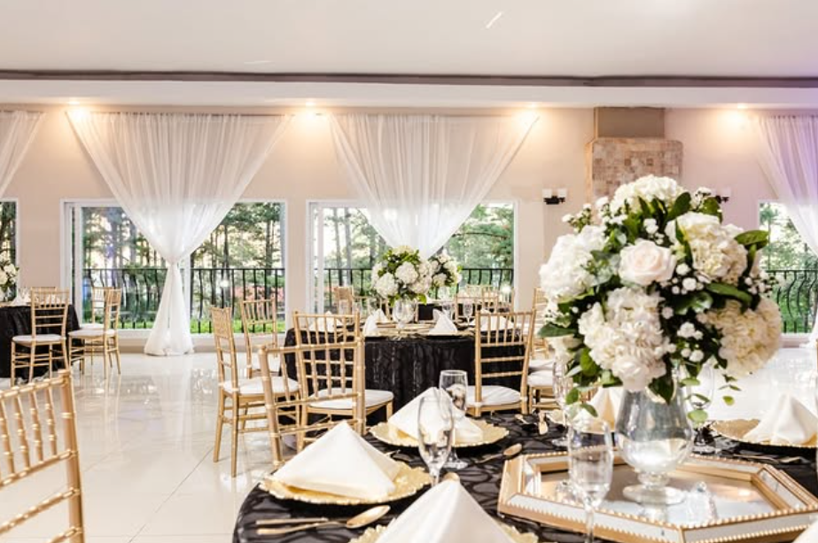 Salón de eventos de Vía Fiore decorado para una boda